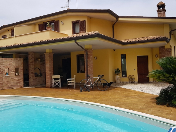 esterno piscina rif. AI-40