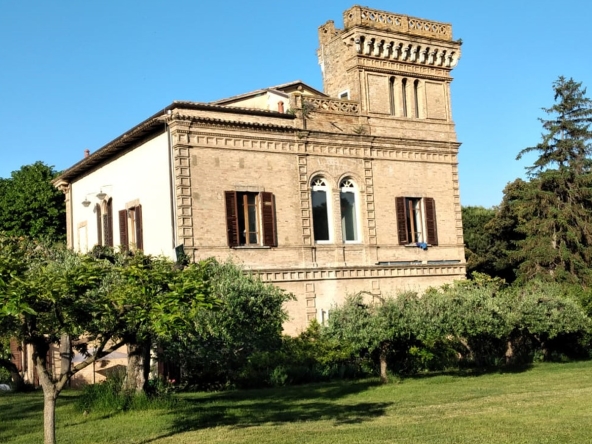 villa principale con parco